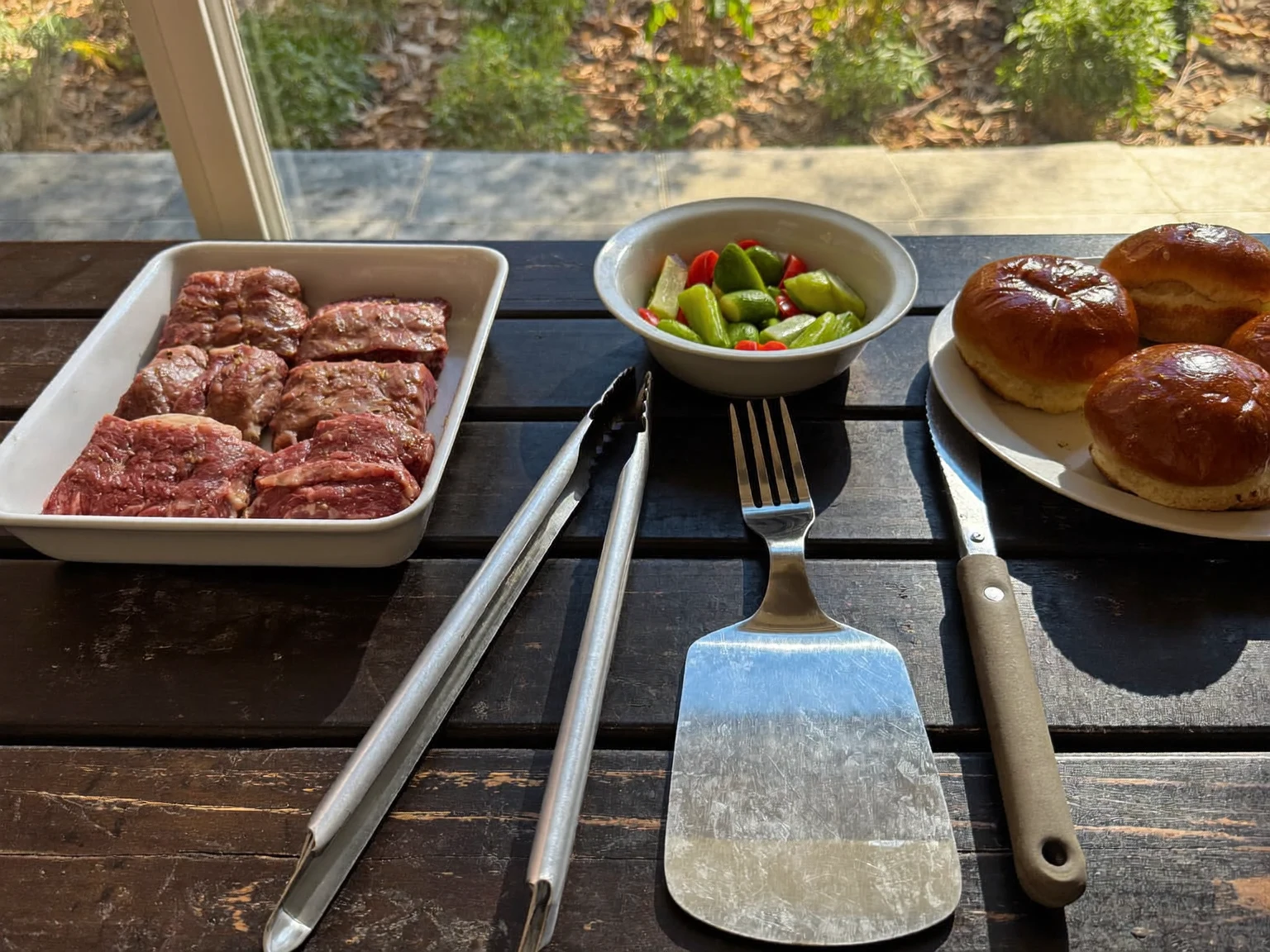 Illustration évoquant le choix d'un équipement de barbecue adapté.